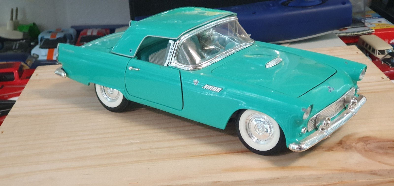 Ford Thunderbird 1955 avec toit rigide 1/18 Road Signature, Enlèvement ou Envoi