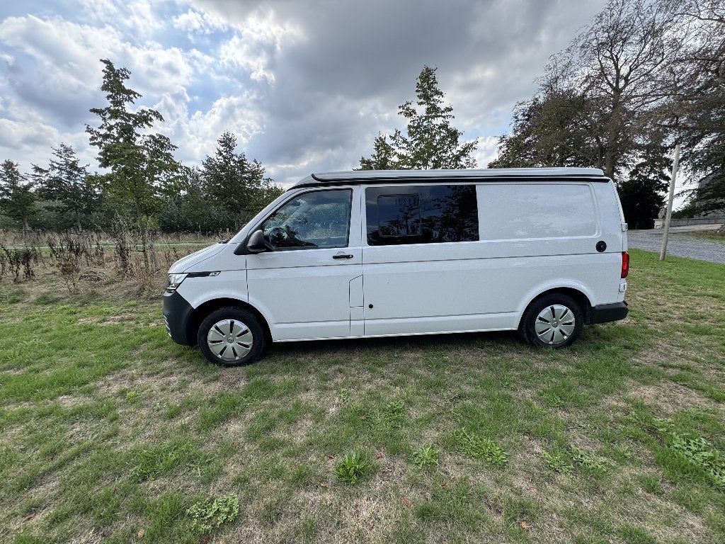 VW T6.1 LWB — Professionele camperombouw door Vanderer BV, Caravanes & Camping, Camping-cars, Jusqu'à 4, Siège standard, Réfrigérateur