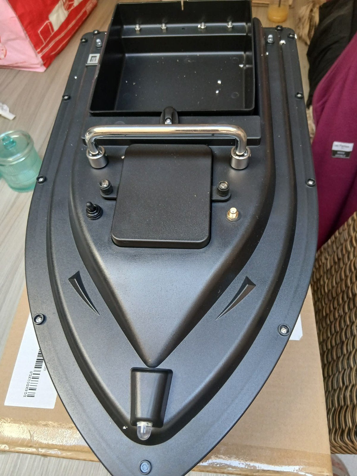 Nieuw voerboot met battery, Ophalen