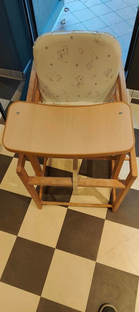 Kinderstoel of tafel+ Stoeltje, Ophalen, Zo goed als nieuw, Meegroeistoel, Afneembaar eetblad