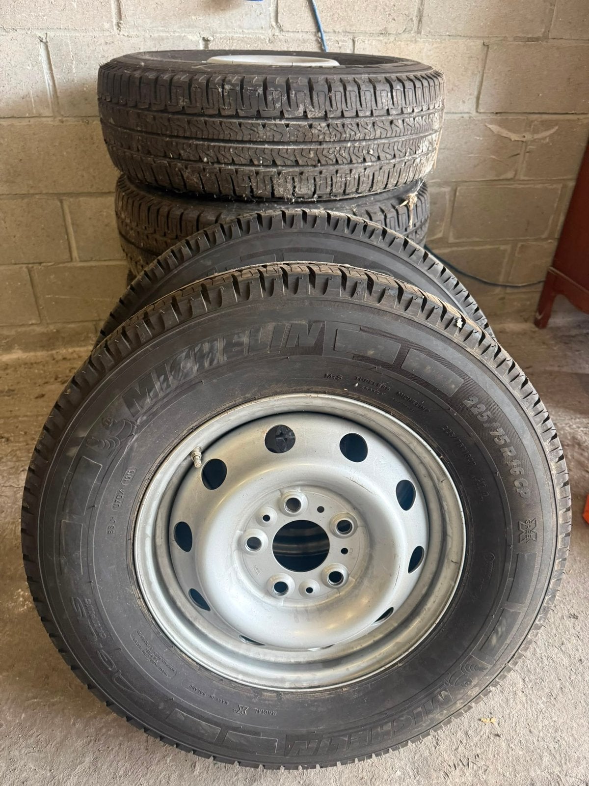 6 Jantes et pneu Neuf  Camping car michelin agilis 16’´, Ophalen, 16 inch, Banden en Velgen, Nieuw