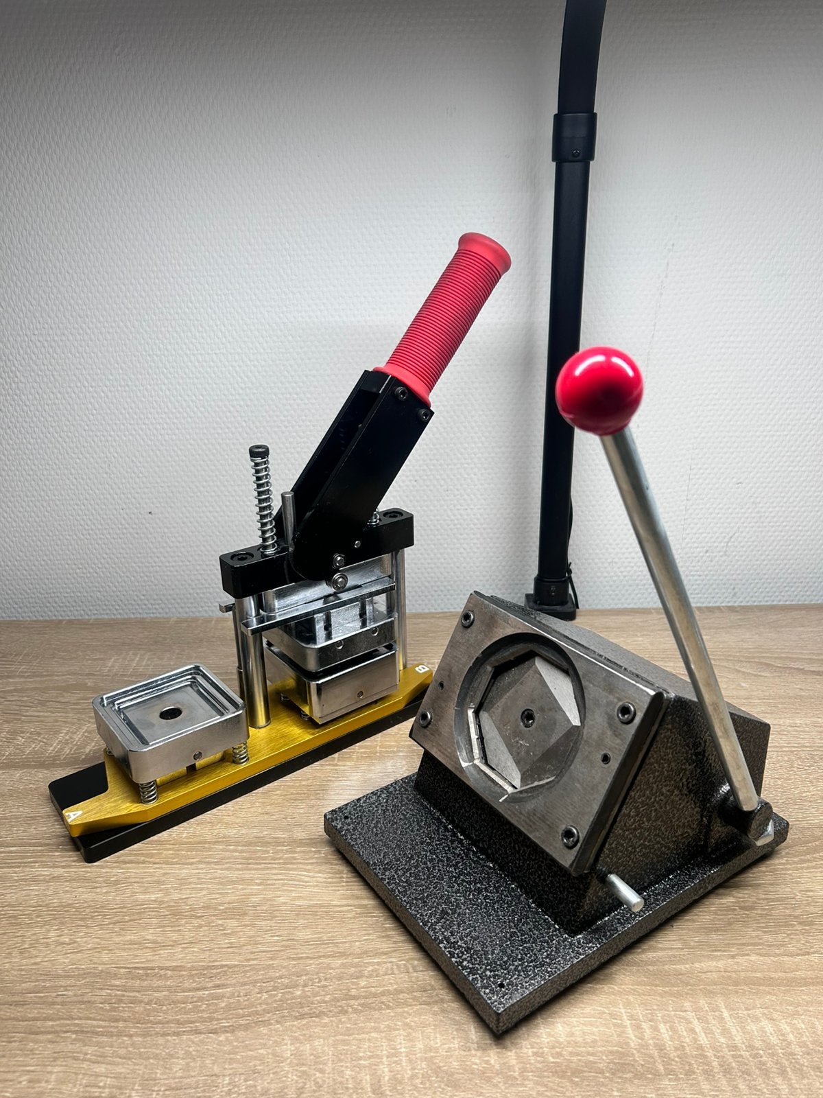 Fotomagneten pers (2 x 2 cm)+ PVC kaartsnijder + materialen, Ophalen, Zo goed als nieuw