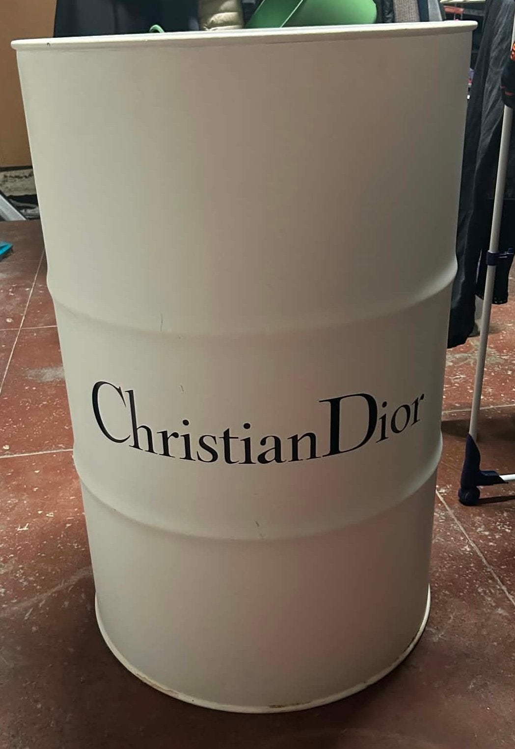 Baril décoratif blanc personnalisé Christian Dior, Enlèvement, Comme neuf