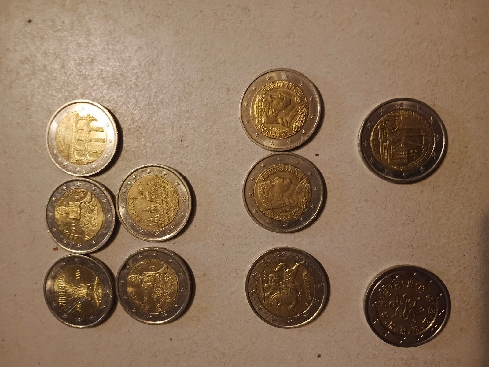 2 euromunten van Portugal , Spanje , Oostenrijk en Litouwen, Timbres & Monnaies, Monnaies | Europe | Monnaies euro, Autriche, Enlèvement