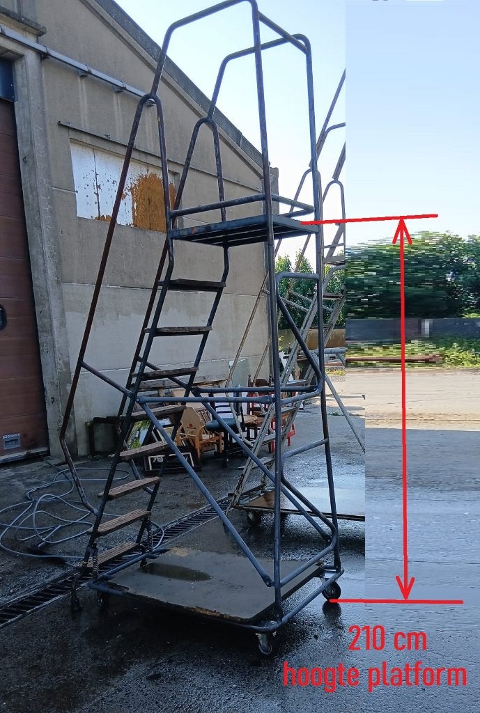 Magazijntrap - Werkplaatstrap - Trapladder 2m10, Doe-het-zelf en Bouw, Ladders en Trappen, Ophalen, Gebruikt, 2 tot 4 meter