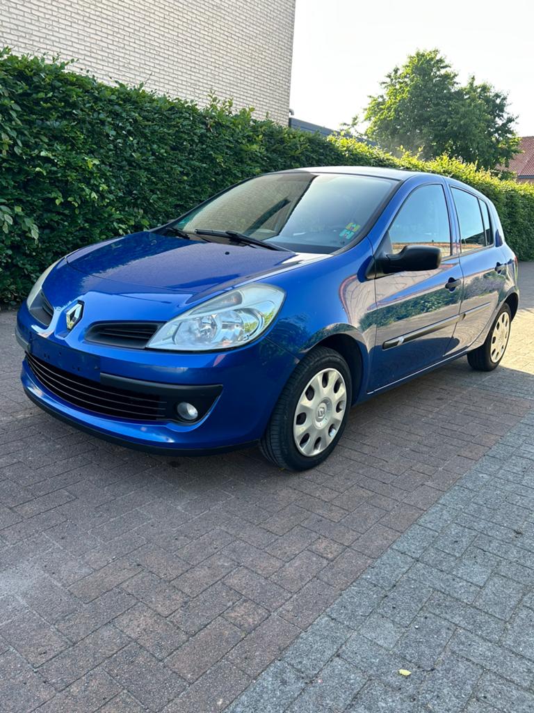 Renault Clio 1.2-16V Collection AIRCO DISTRIBUTIE NIEUW, Autos, Renault, Entreprise, Clio, Essence, Berline, Boîte manuelle, Bleu