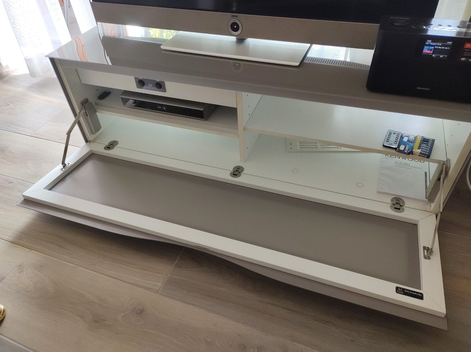 Tv-kast, Ophalen