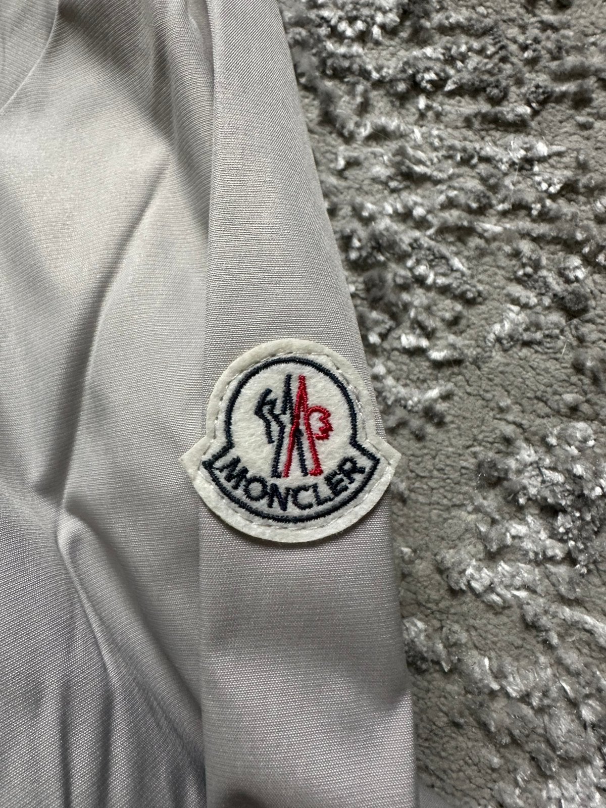 Grijs Moncler windbreaker met capuchon M, Kleding | Heren, Verzenden, Nieuw, Maat 48/50 (M), Grijs