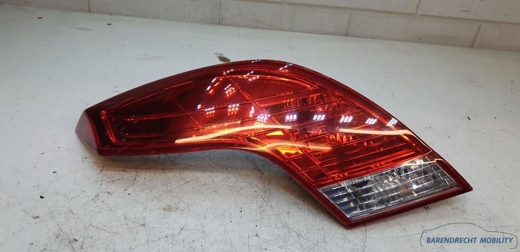 Feu arri re gauche int rieur Ford Focus II cabriolet C+C 6N4, Info@ford.com, Ford Motor Company, American Road 1
48126  Dearborn