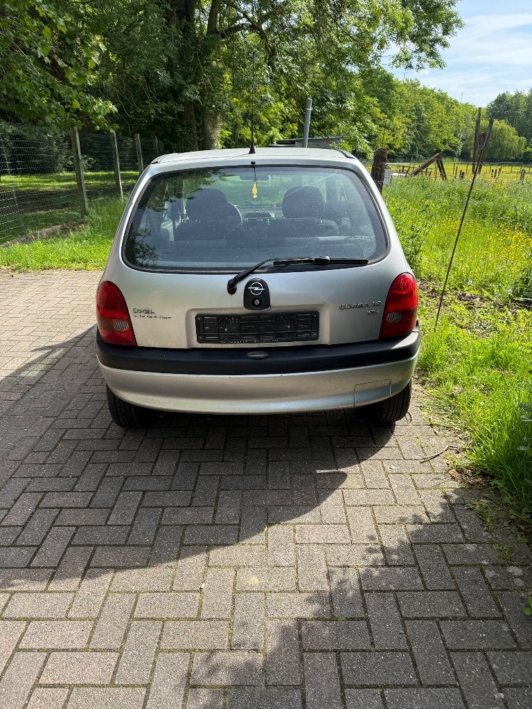 **Opel Corsa te koop – ideaal voor onderdelen of opknapper, Auto's, Automaat, Particulier, Zilver of Grijs, Corsa