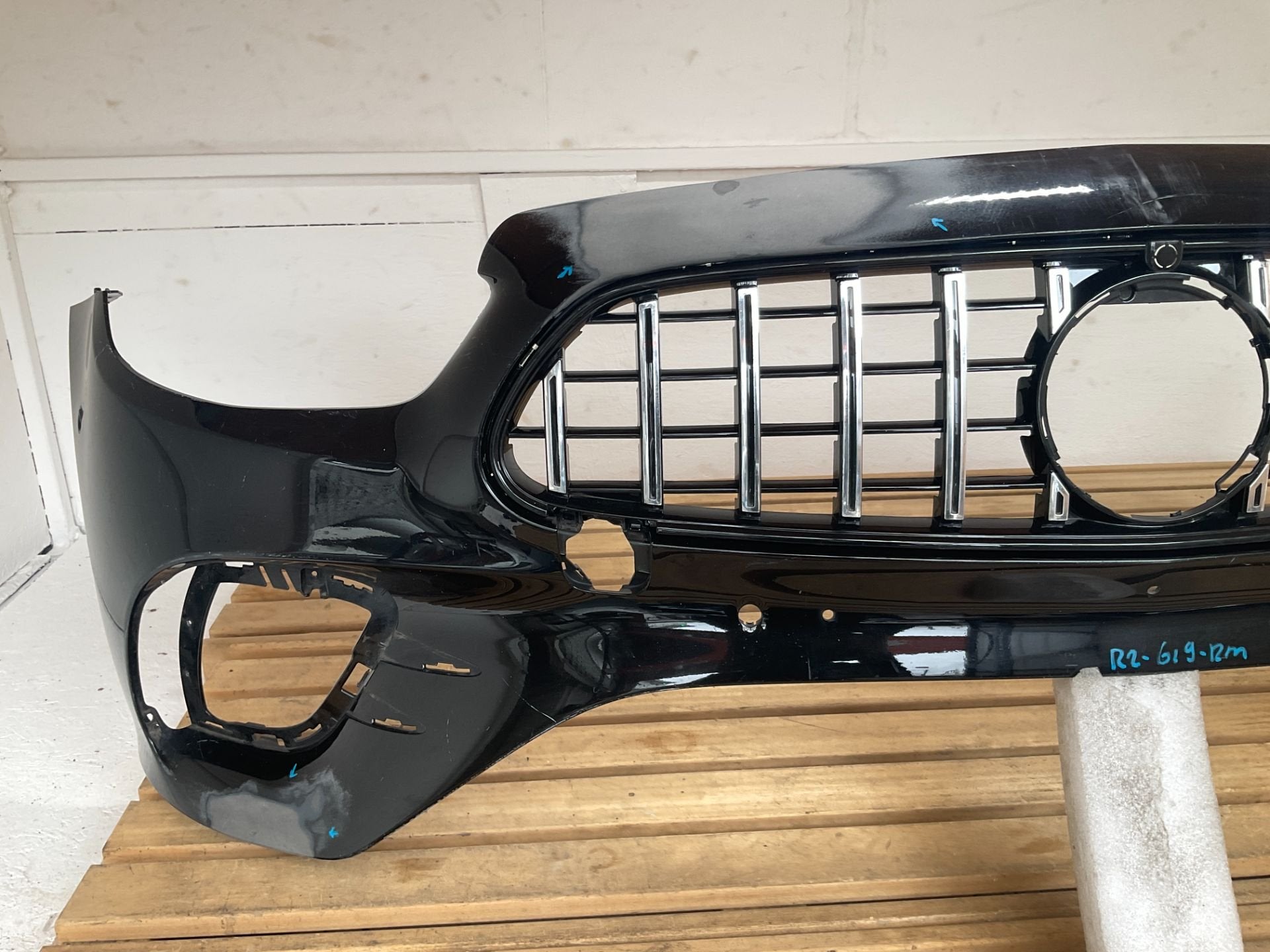 Bumper Mercedes E Klasse Coupe AMG E43 C238 A2388854901 Voor, Gebruikt, Mercedes-Benz AG, Mercedes-Benz, Mercedesstrasse 120
70372  Stuttgart, DE