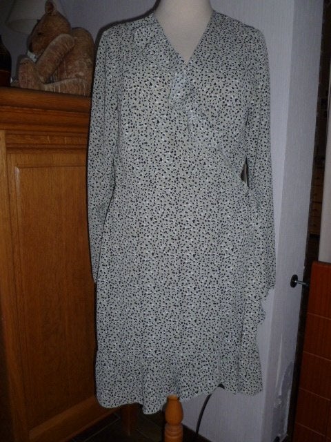 Dames jurk met lange mouw, medium, Kleding | Dames, Ophalen of Verzenden, Zo goed als nieuw