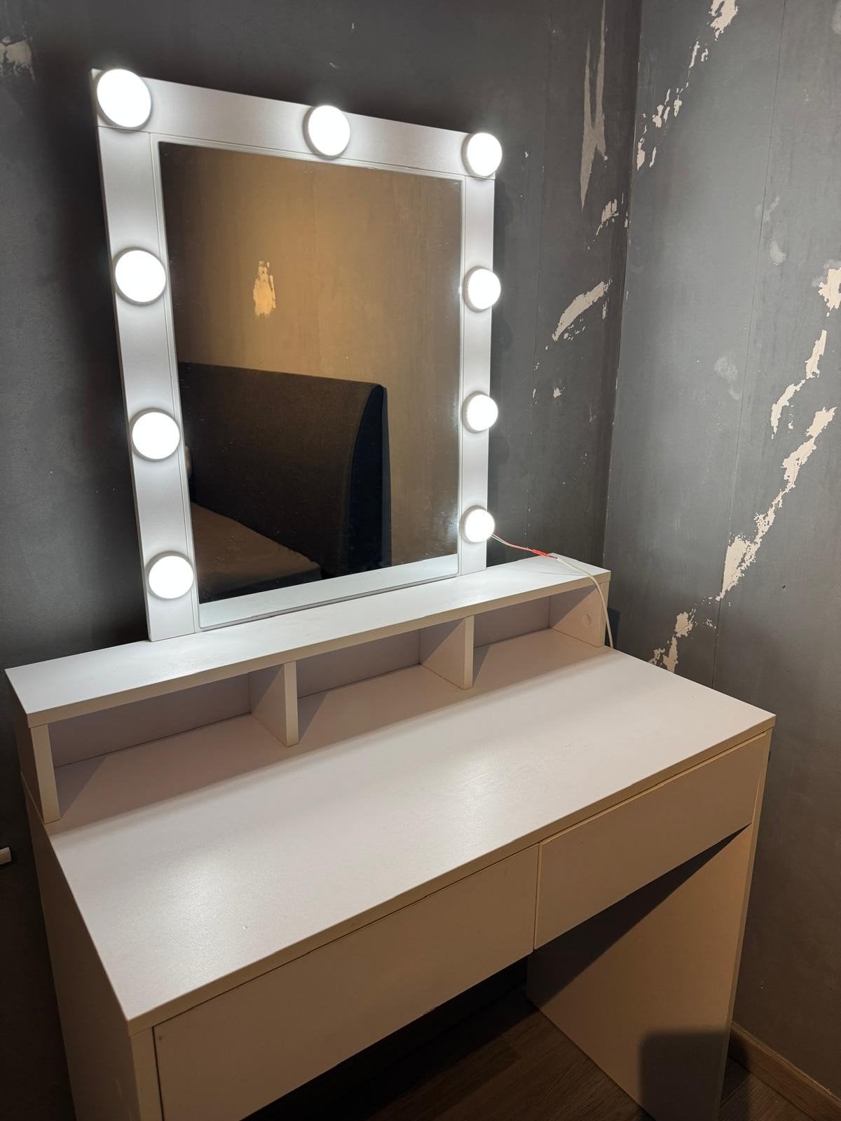 makeup  tafel te koop regio zelzate. vraagprijs 60€, Enlèvement