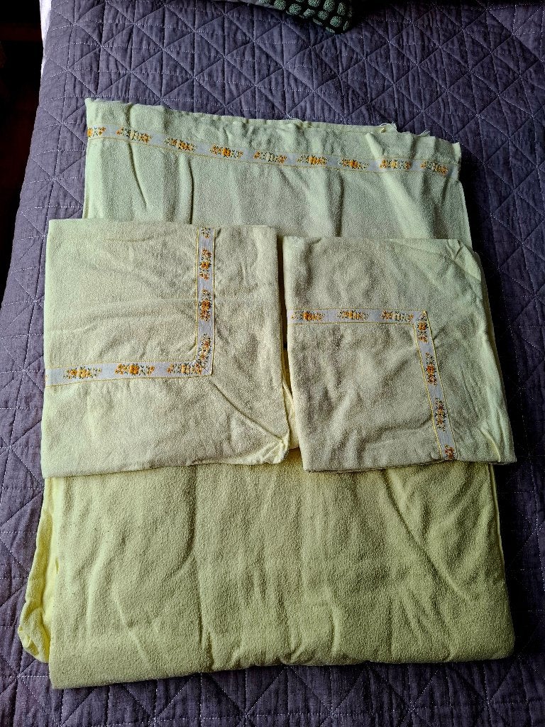Lot 2 draps plat+2taies flanelle, Maison & Meubles, Jaune, Autres matériaux, Taies d'oreiller incluses, Enlèvement