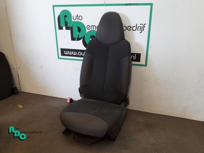 Siège gauche d'un Peugeot 107 (107 05-), -, 3 mois de garantie, Utilisé, -
