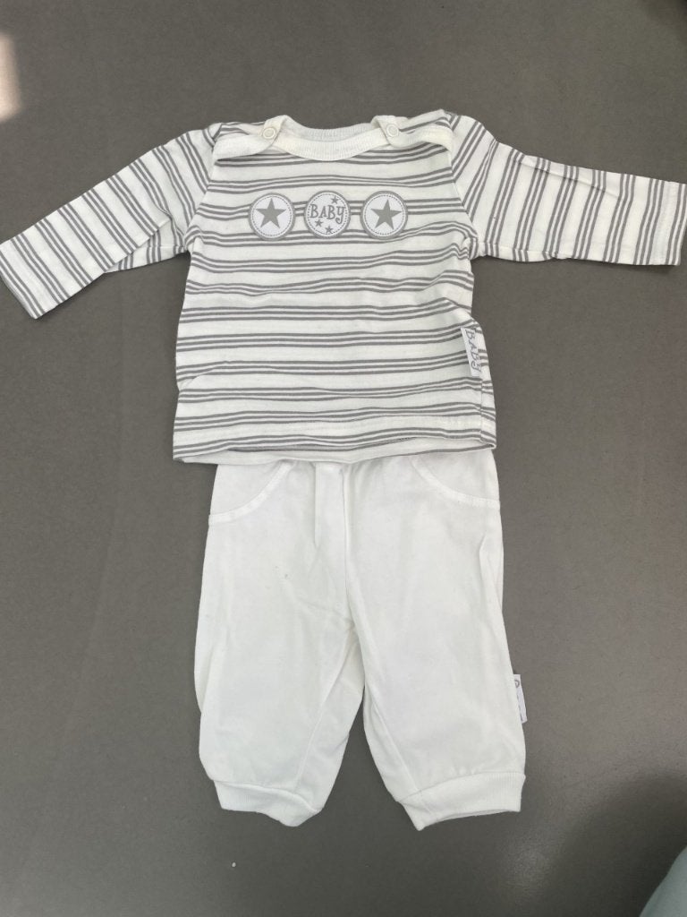 Wit/grijs gestreepte t-shirt met witte broek maat 56, Kinderen en Baby's, Babykleding | Maat 56, Gebruikt, Jongetje, Pakje, Ophalen of Verzenden
