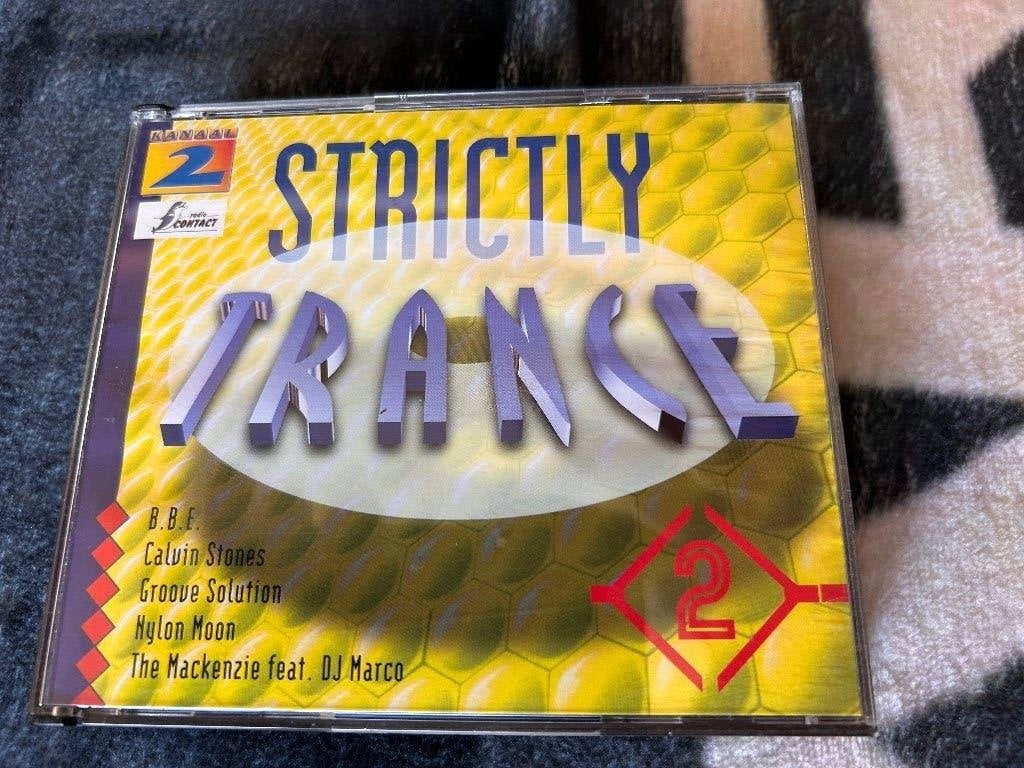 Strictly trance 2 , dubbele cd., Inclusief boekje, Gebruikt, Trance, Ophalen of Verzenden