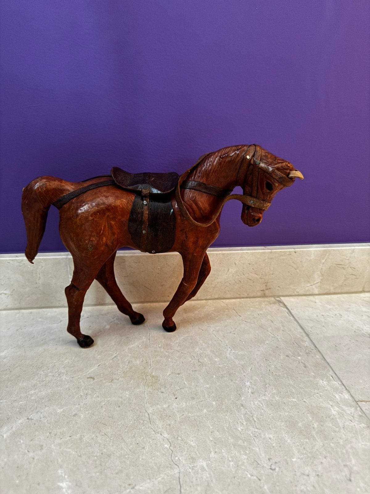 Paard in leer 21 cm, Ophalen of Verzenden, Gebruikt, Paard