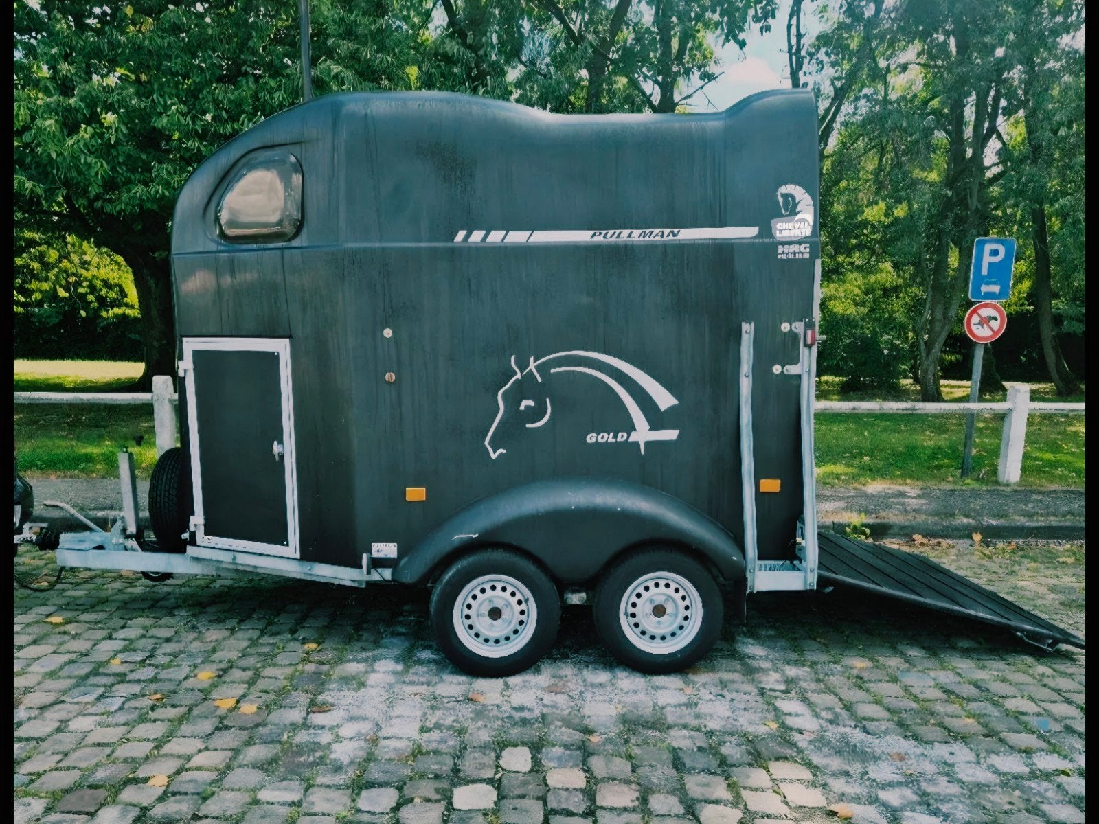 Van Cheval Liberté Gold Pullman, Ophalen, Gebruikt, Polyester, 2-paards trailer