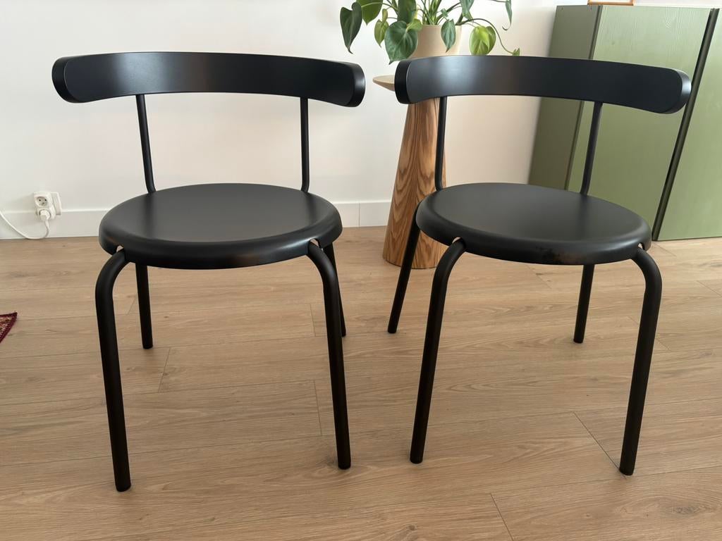 Twee Yngvar stapelbare eetkamerstoelen, Ophalen, Zo goed als nieuw, Twee