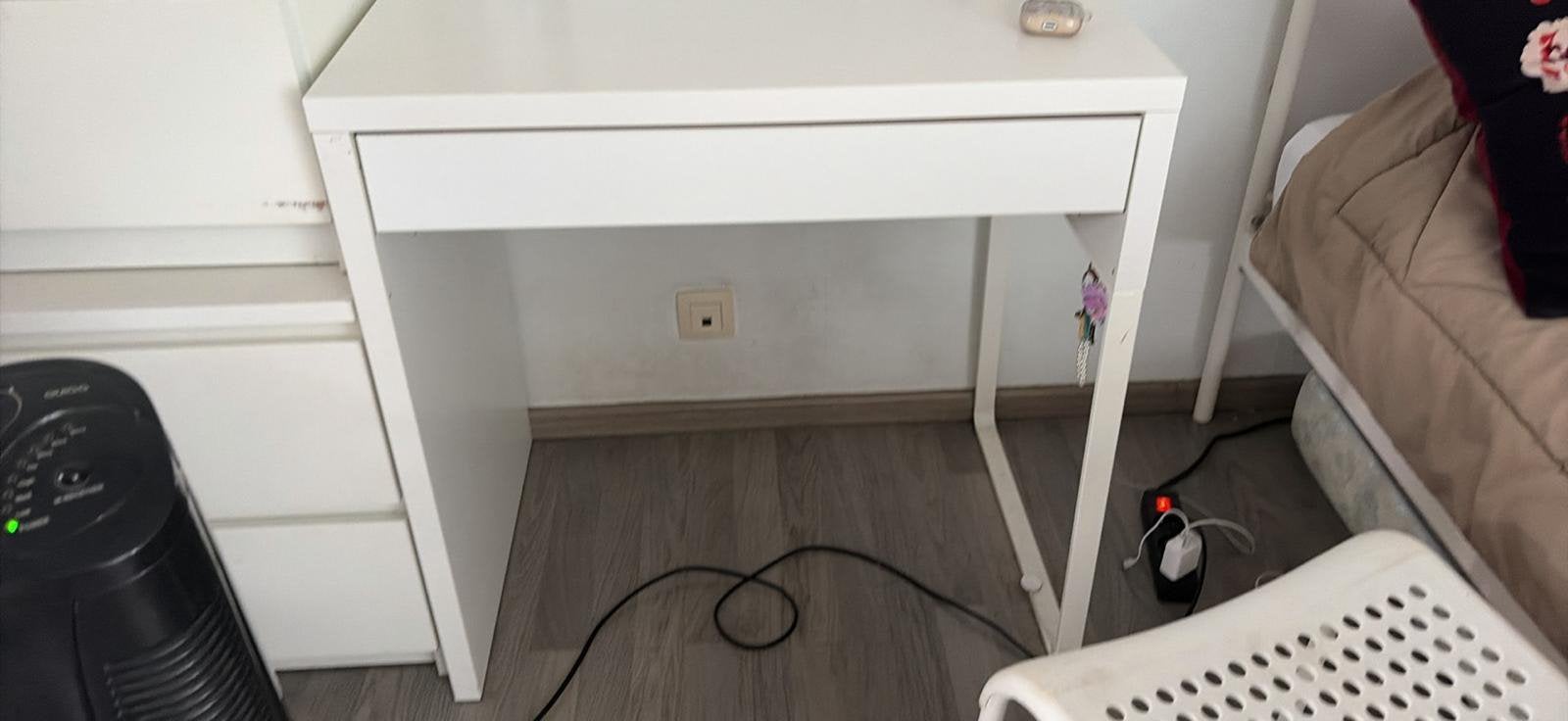 Ikea bureau, Ophalen, Zo goed als nieuw