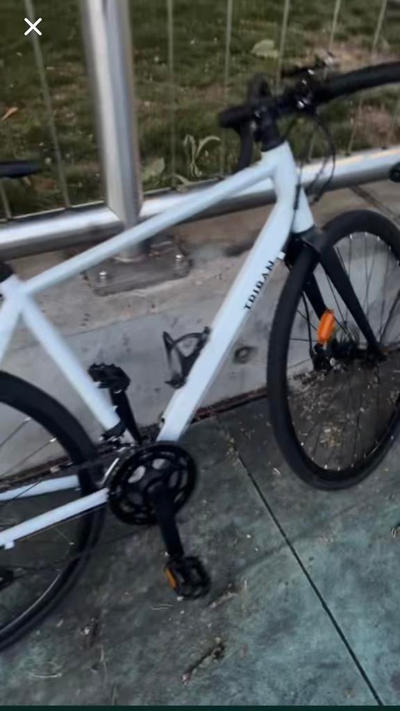 Velo triban TC120 Disques Gris Claire, Vélos & Vélomoteurs, Vélos | Hommes | Vélos de sport & Vélo de randonnée, Enlèvement, Comme neuf