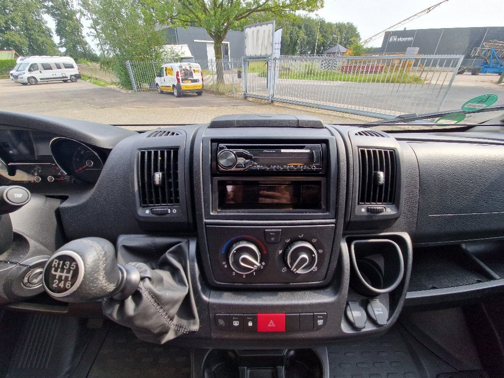 Carado T135, Caravanes & Camping, Camping-cars, Boîte manuelle, 5 à 6 mètres, Diesel, Marchepied électrique