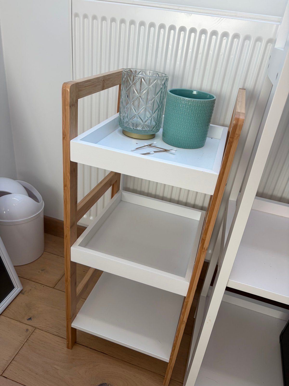 Commode en bois blanche, Maison & Meubles, Armoires | Commodes, Enlèvement