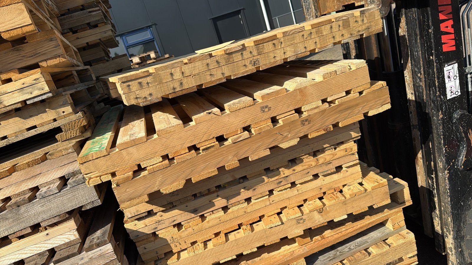 Palettes traitées thermiquement 3-4 conteneurs, Enlèvement, Utilisé, Autres essences de bois, Palette