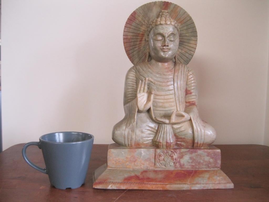 Handgesneden Boeddha 30cm speksteen, Antiek en Kunst, Ophalen of Verzenden, 20 - 50 cm, Steen of Keramiek, Beeld