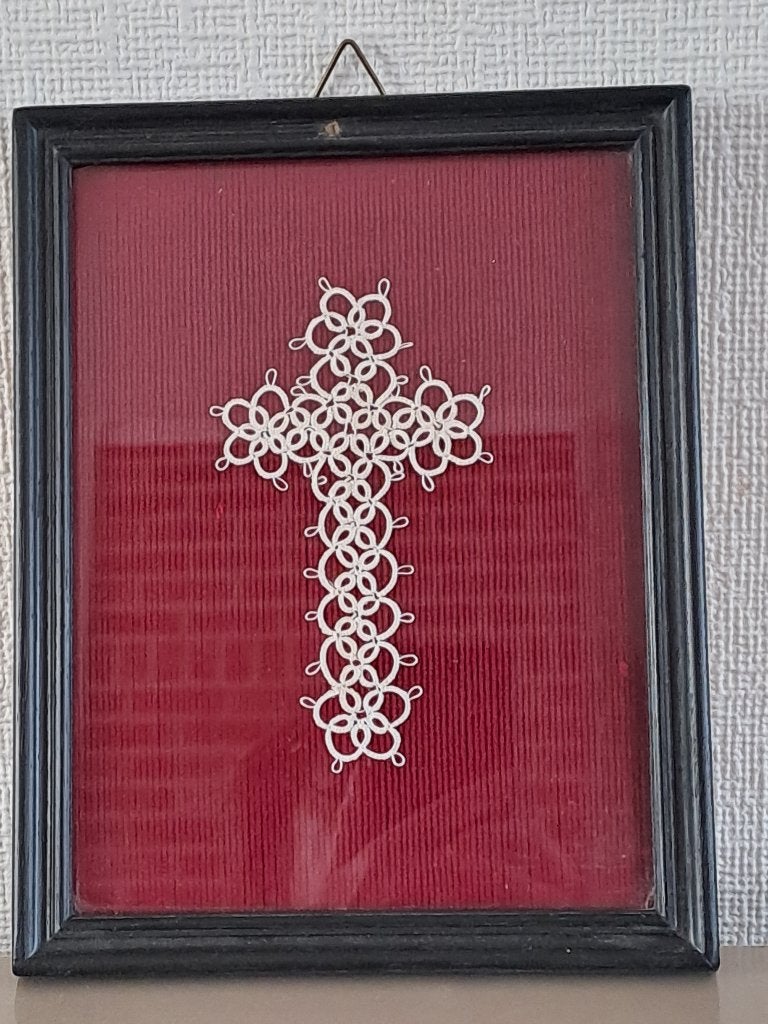 kadertje met kruis in kant, Hobby en Vrije tijd, Kantklossen, Ophalen