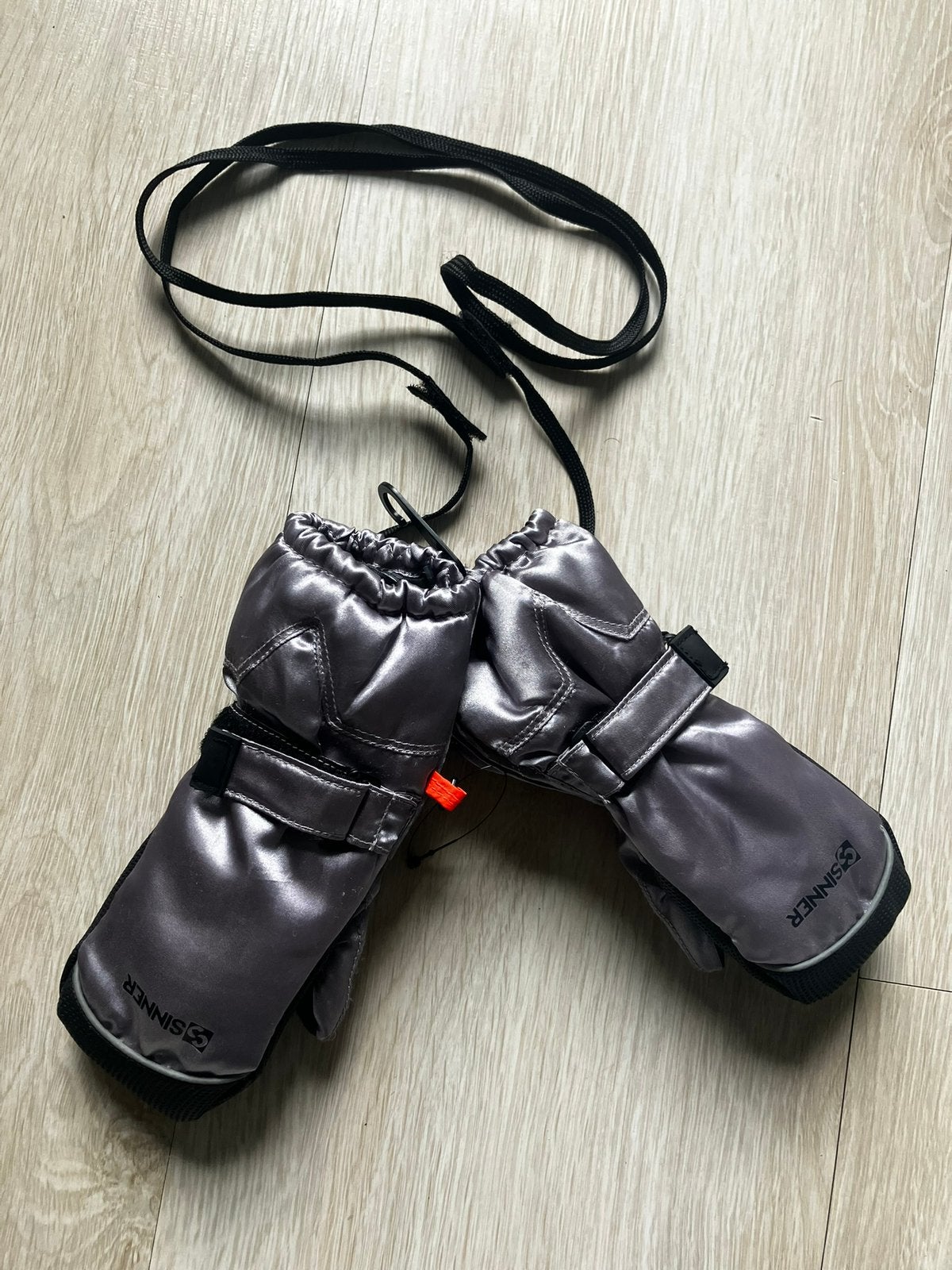 Nieuw Sinner wanten size 1 (2-3 jaar), Enfants & Bébés, Enlèvement ou Envoi, Neuf