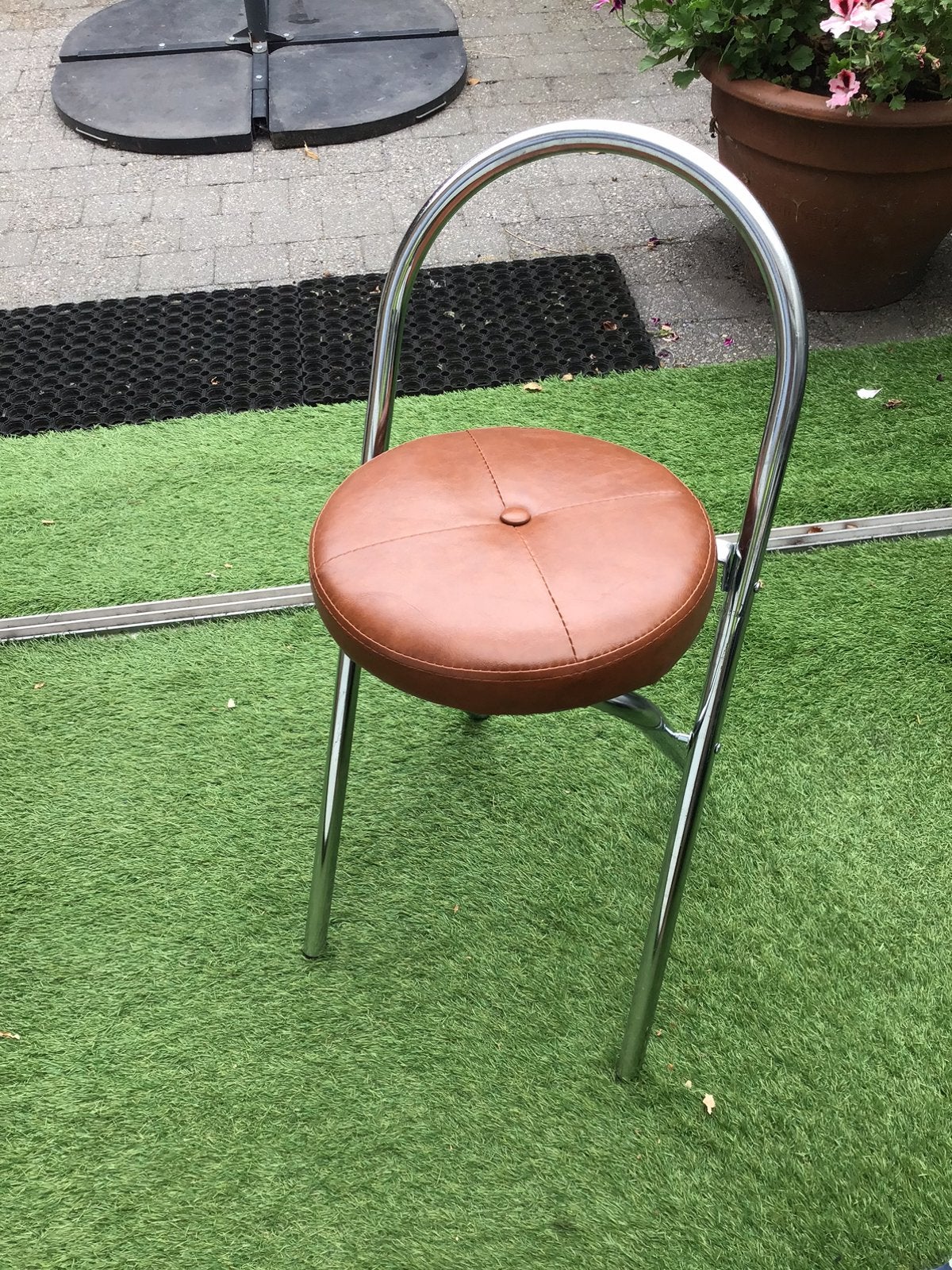 Opvouwbare Premium Keukenkruk 55cm Zithoogte Kunstleer, Ophalen of Verzenden, Zo goed als nieuw, IJzer
