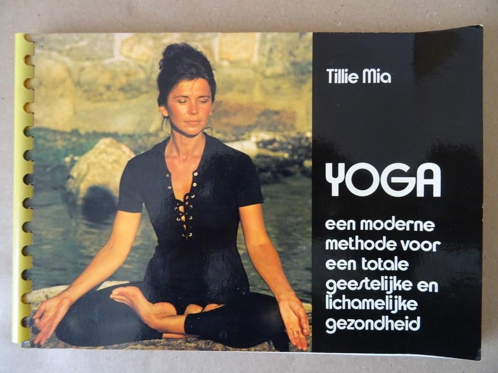 Tillie Mia Yoga Tillie Mia 3e druk 1978 vintage yoga boekje, Gebruikt, Ophalen of Verzenden, Onbekend, Nvt