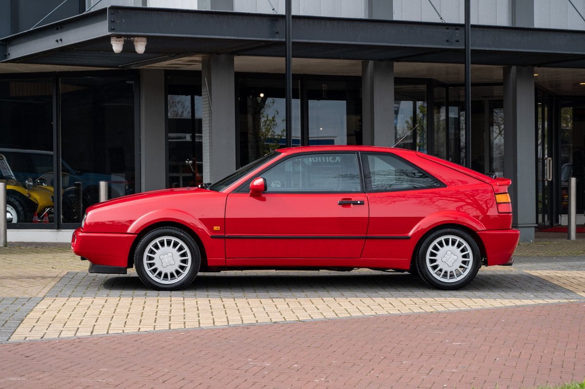 Volkswagen Corrado 1.8 16V (bj 1990), Auto's, Oldtimers, 100 kW, 4 zetels, Stof, Zwart