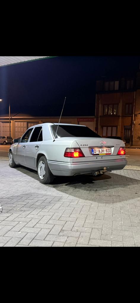 Mercedes 250D W124 tweedehands uit het jaar 1995, Auto's, Particulier, Diesel, Te koop