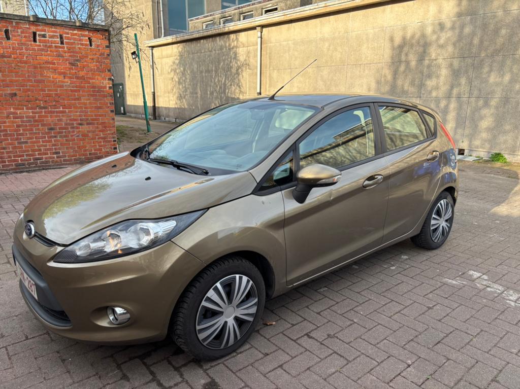Ford Fiesta, Euro 5, 4 cilinders, Bruin, Handgeschakeld