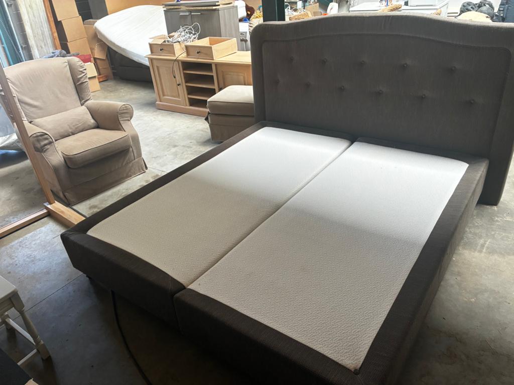 Lit pour 2 personnes/sommier - bon état, Maison & Meubles, Tissu, Comme neuf, Brun, Enlèvement