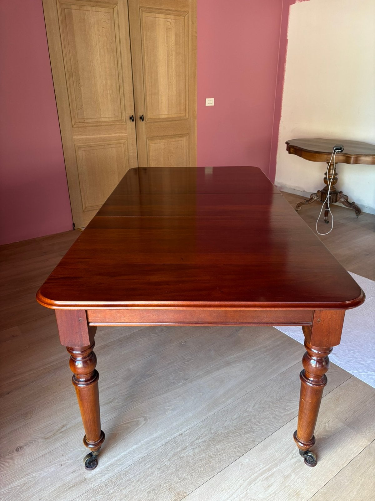 Antieke uitschuifbare mahonie eettafel met 2 verlangbladen, Antiek en Kunst, Ophalen