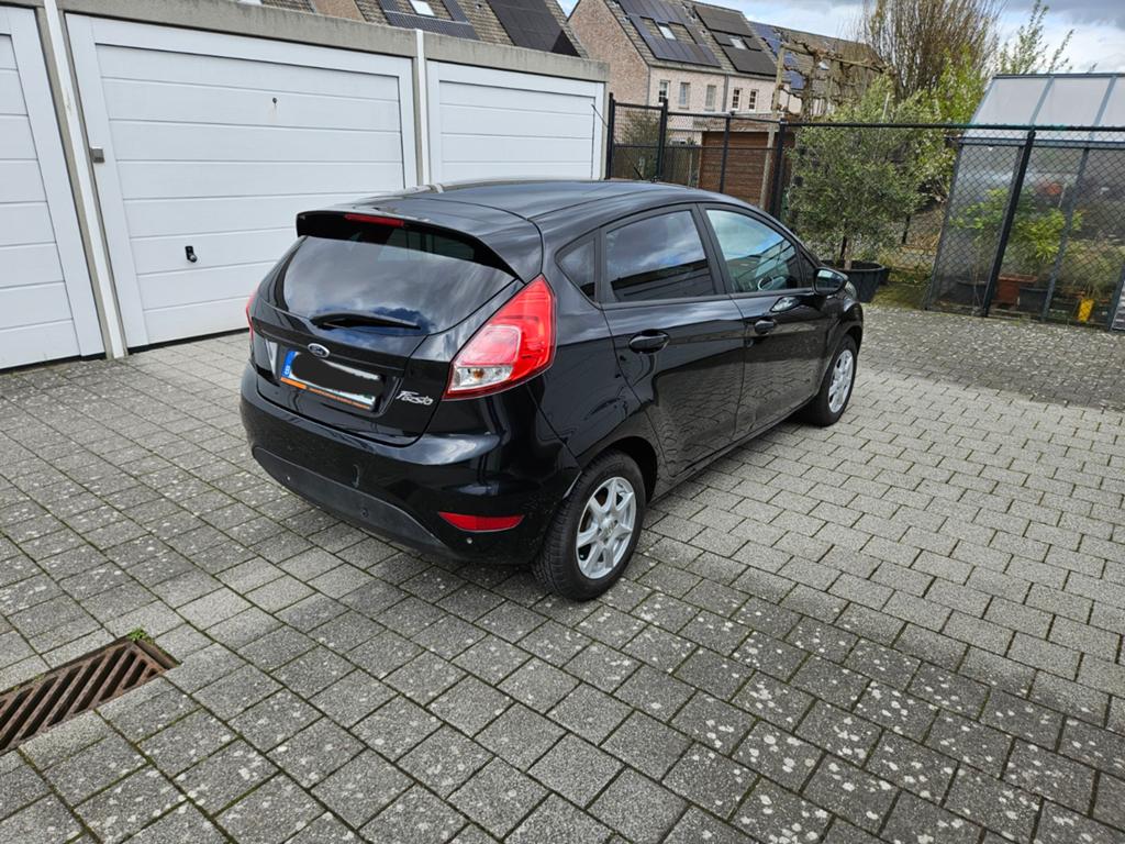 Ford fiesta 1.5 diesel 75 pk Airco E5b 158.dkm bj 2015, Autos, Ford, Euro 5, Achat, Noir, 5 portes