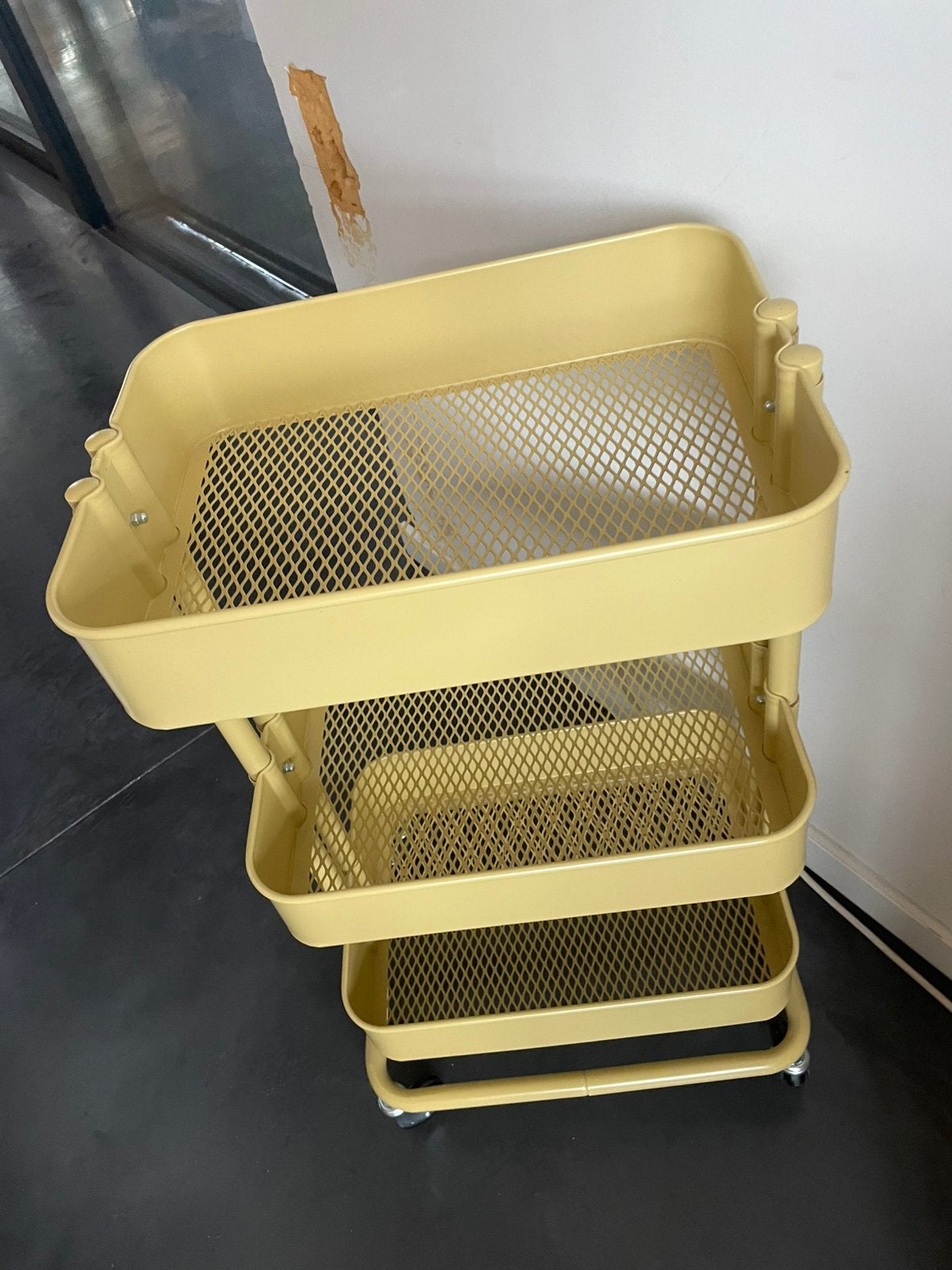 Karretje ikea, Ophalen, Zo goed als nieuw