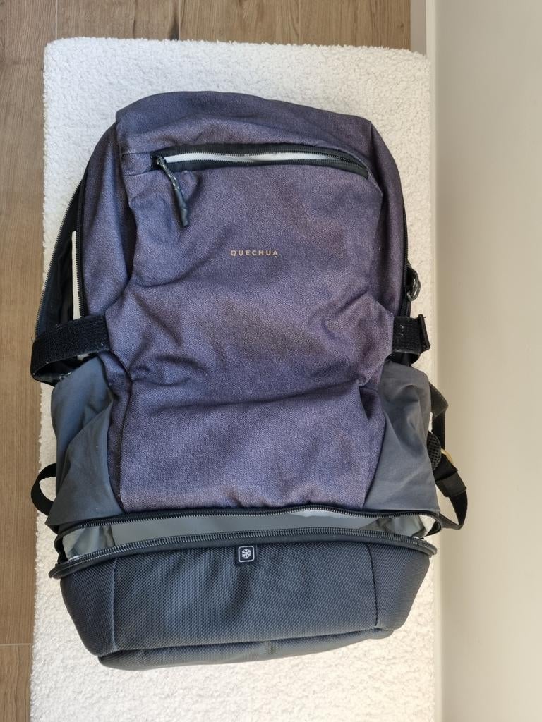 Sportrugzak merk Quechua, Handtassen en Accessoires, Tassen | Rugtassen, Ophalen