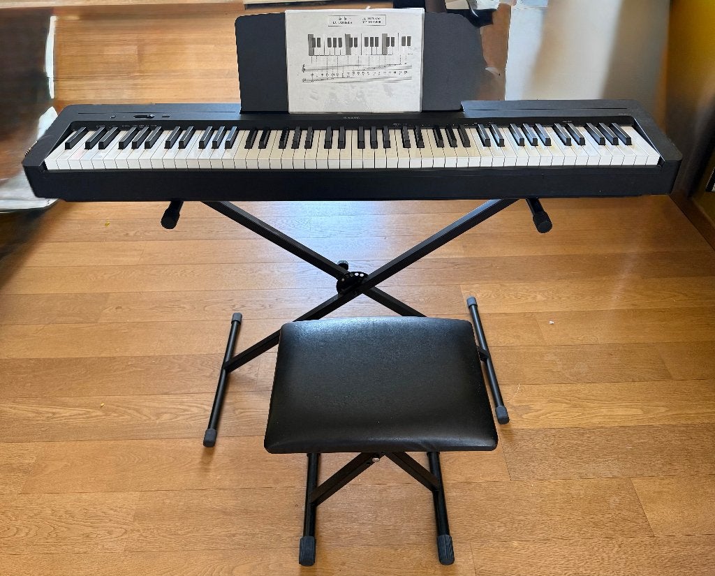Yamaha P-145BT digitale piano + bank + onderstel + garantie, Musique & Instruments, Pianos, Comme neuf, Digital, Enlèvement, Piano