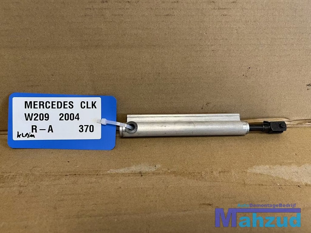 MERCEDES CLK W209 Cabrio cabriodak cilinder rechts binnen 20, Mercedes-Benz AG, Mercedes-Benz, Utilisé, Mercedesstrasse 120
70372  Stuttgart, DE