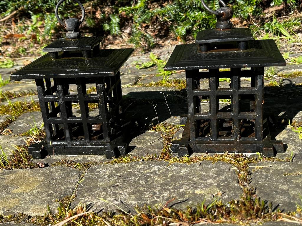 Oud paar Japanse Pagode votief kandelaars censer smeedijzer, Ophalen of Verzenden