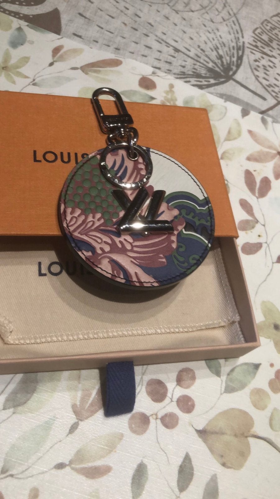 Louis vuitton sleutelhanger of handtas juweel, Ophalen of Verzenden, Nieuw