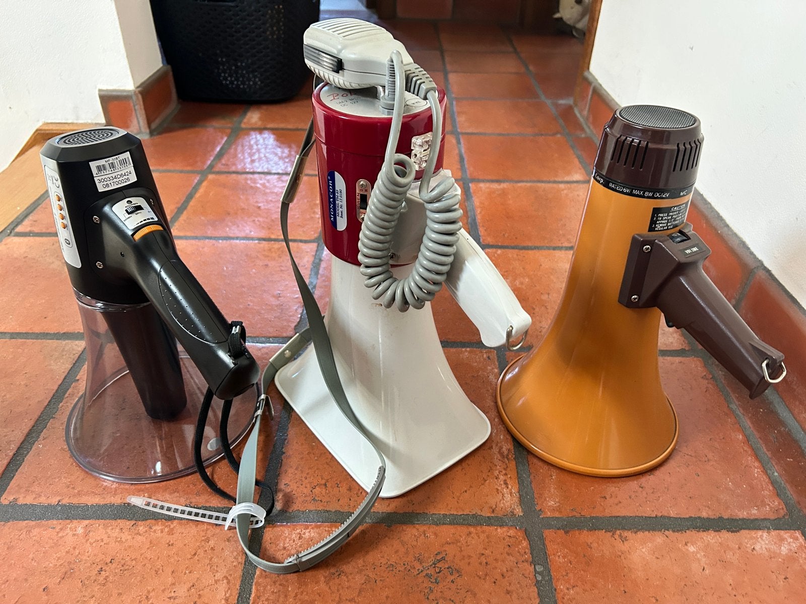 Set van 3 megafoons in goede, werkende staat., TV, Hi-fi & Vidéo, Enceintes, Bluetooth, Enlèvement, Comme neuf