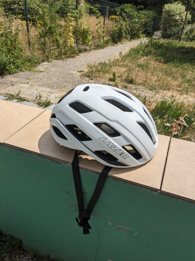 Casque vélo Lazer Strada Kineticore (taille M, neuf), Vélos & Vélomoteurs, Accessoires vélo | Casques de vélo, Neuf, Homme ou Femme