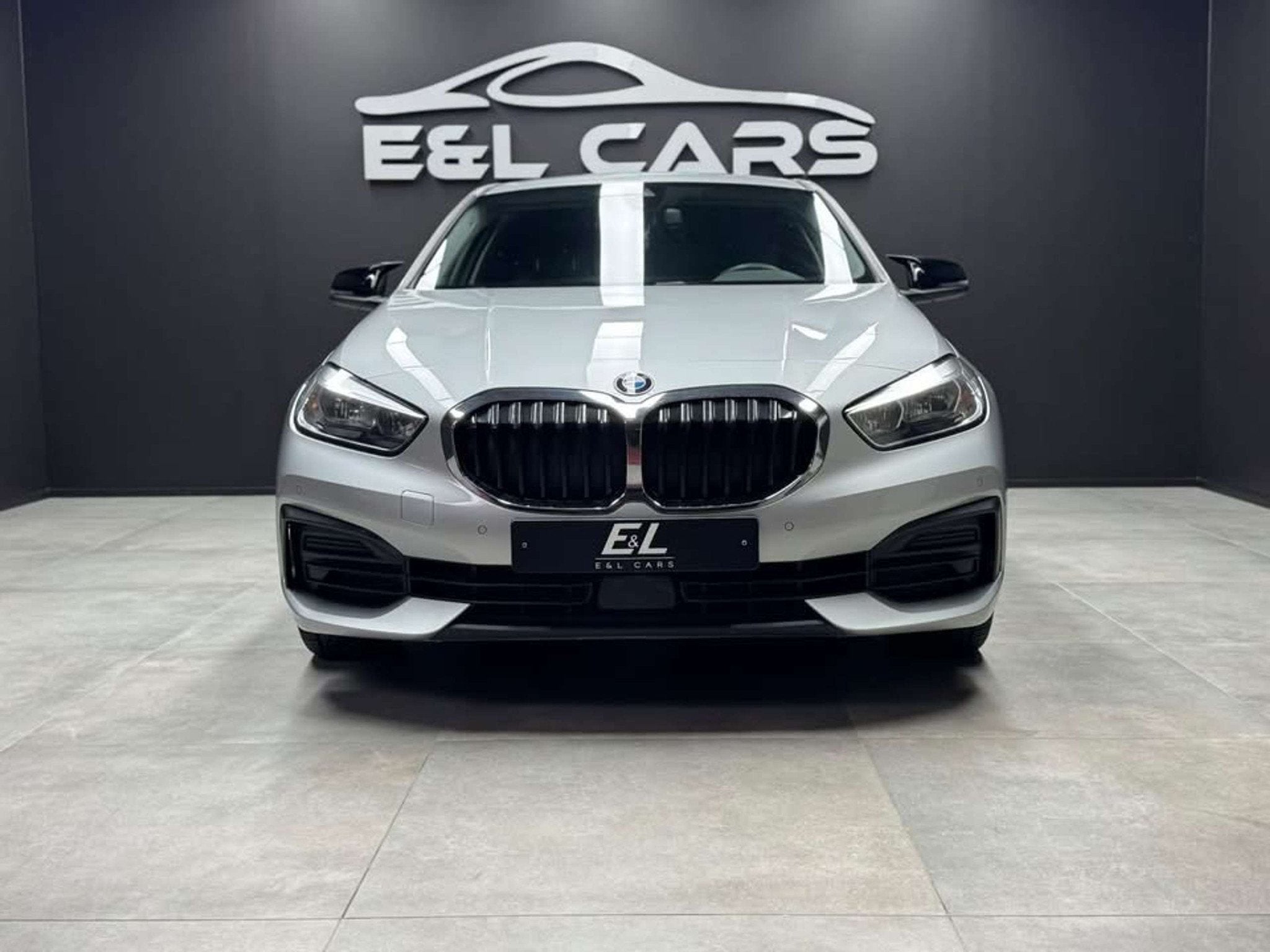 BMW 1 Serie 118 118 d *12 mois de garantie*, Argent ou Gris, Achat, Entreprise, Boîte manuelle