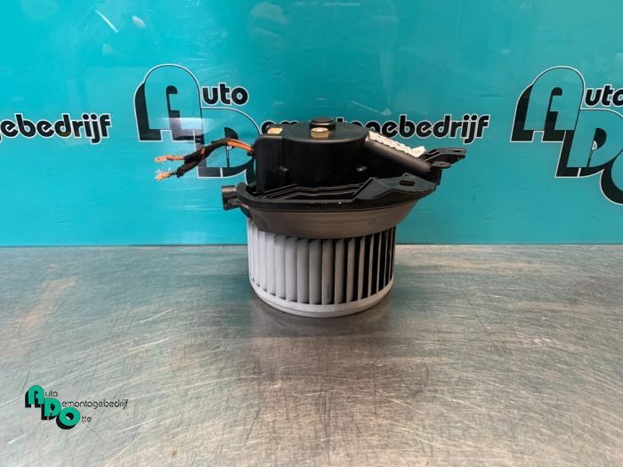 Kachel Ventilatiemotor van een Opel Corsa (Corsa D 07-), Gebruikt, -, -, Opel